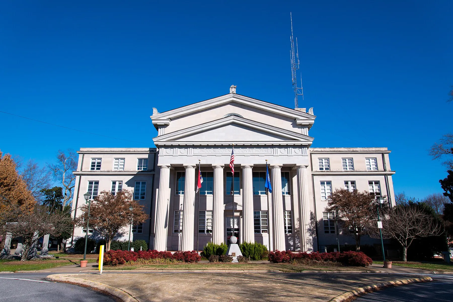 The Lincoln County Courthouse on Court Square in downtown Lincolnton, NC